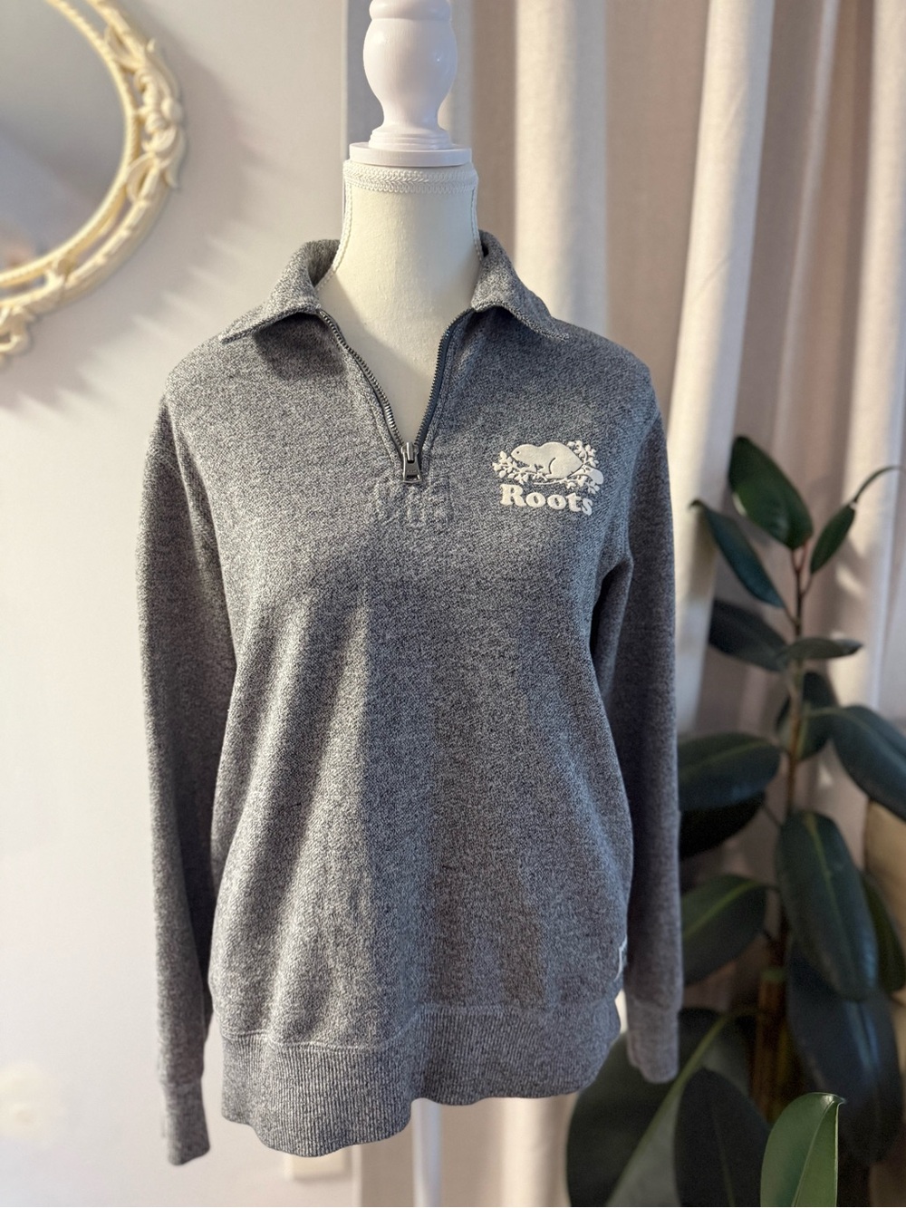 Roots Gray Half-Zip Sweater – Small